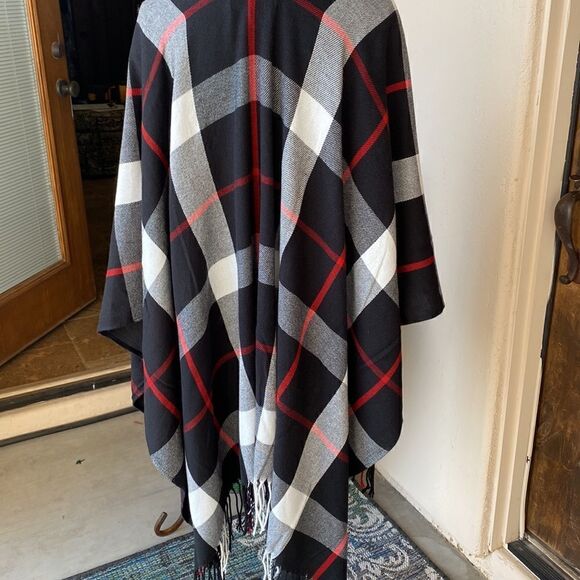 Adrienne Vittadini plaid shawl, one size fits most, very soft - Picture 5 of 7